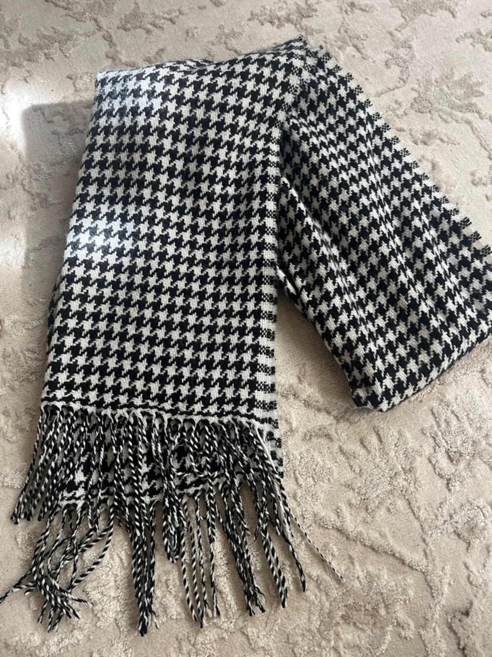 Lands' End Black & White Houndstooth Fringe Scarf